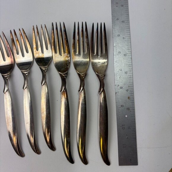 FLAIR 1847 Rogers Bros IS Silverplate Flatware Silverware 7 Forks - 2 sizes - Picture 4 of 6